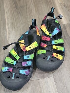 Keen Womens Black Sandals with Rainbow Straps